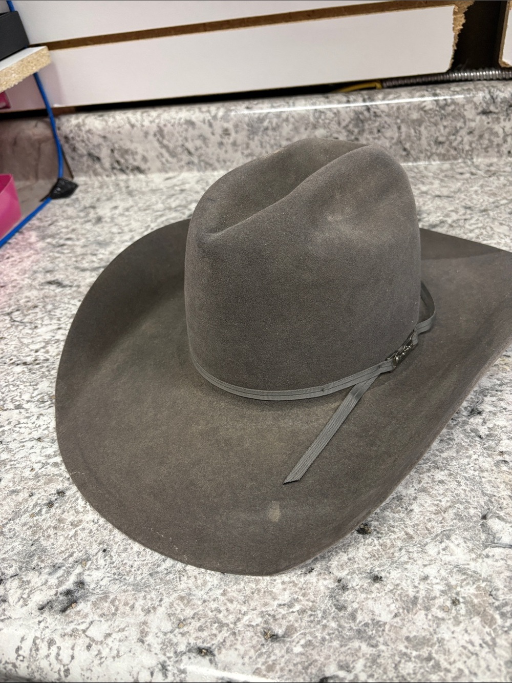 Classic Women's Felt Western Hat in Gray